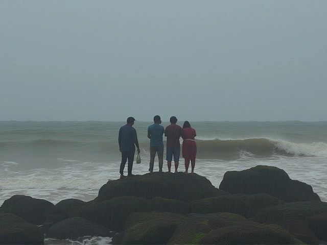 केरल के चार जिलों में लाल चेतावनी: 2 दिसंबर को भारी बारिश से बाढ़ और भूस्खलन का खतरा